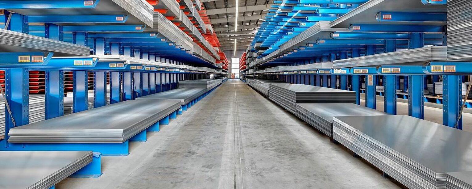 [Translate "Portugal"] Cantilever racking metal trade