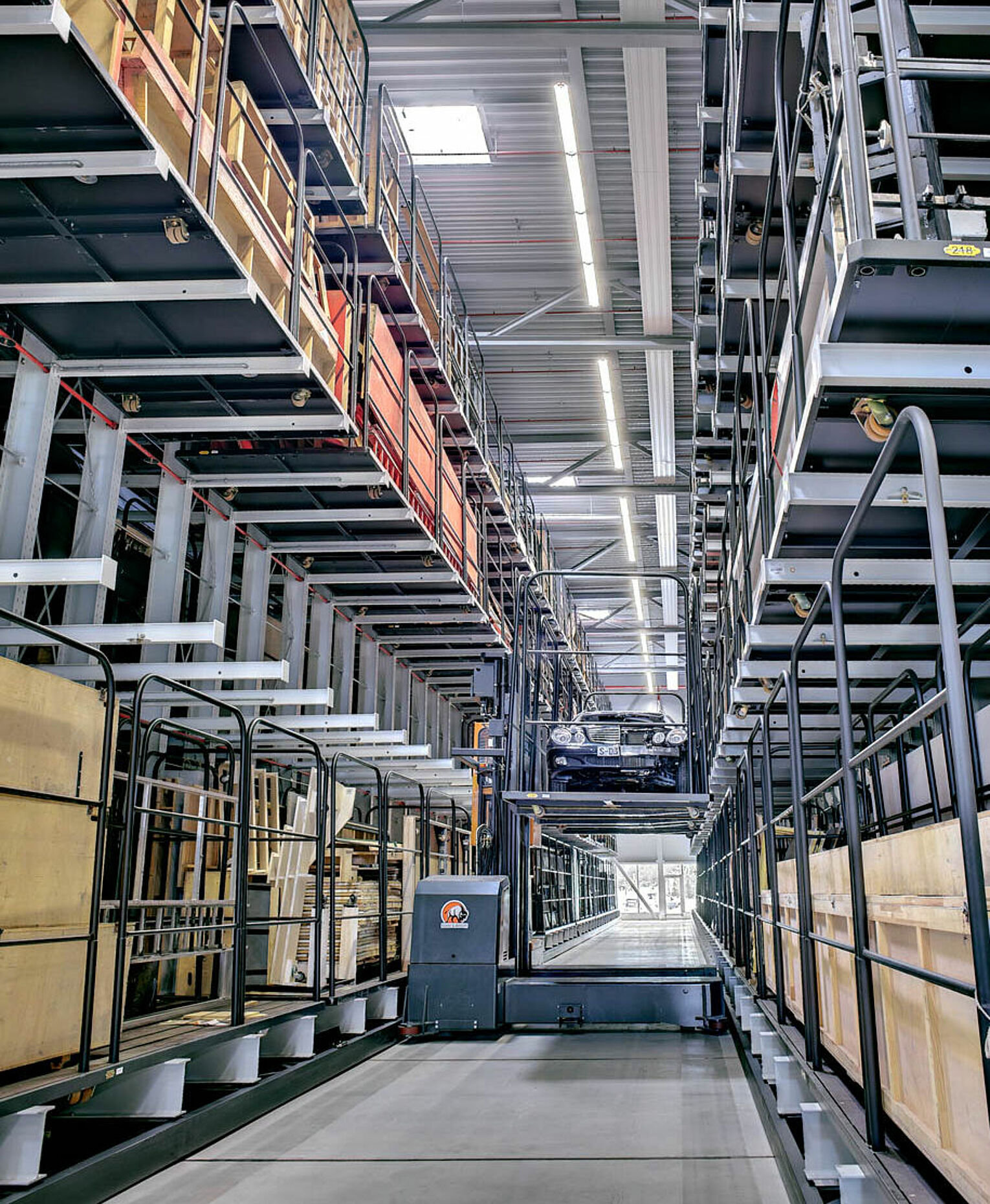 [Translate "Portugal"] Mobile cantilever racking