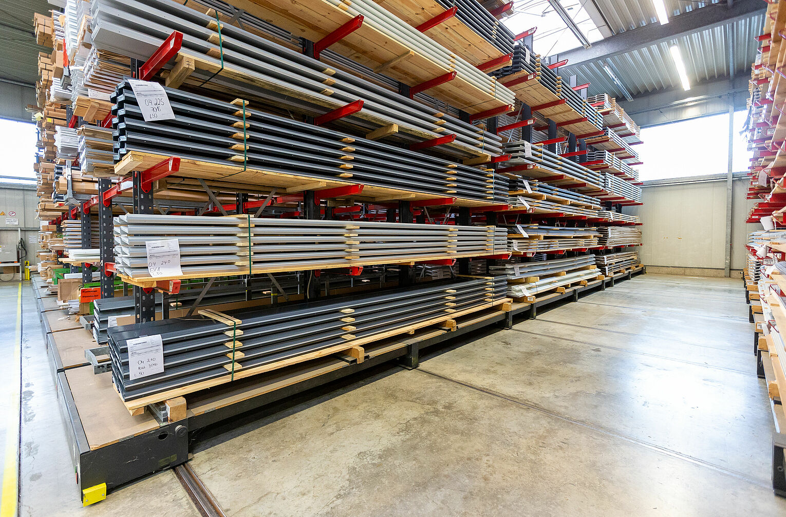 [Translate "Portugal"] Mobile cantilever racking