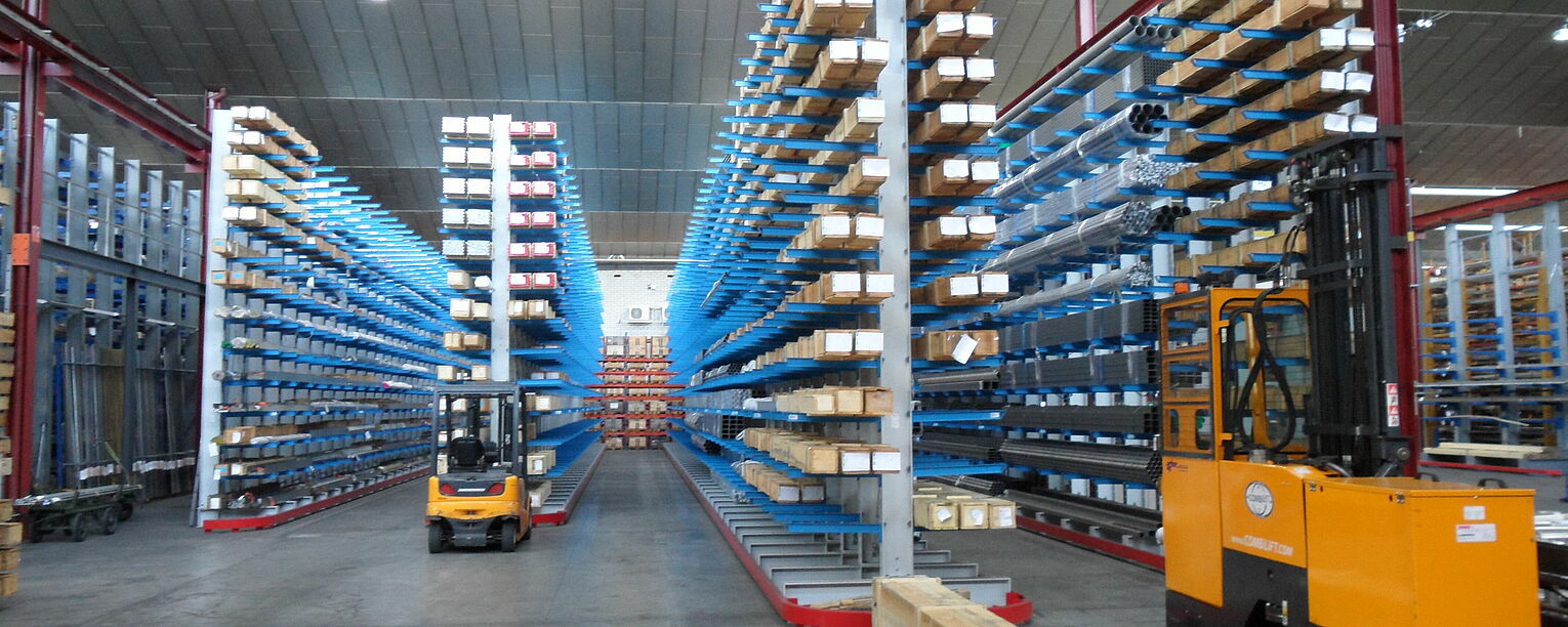 [Translate "Portugal"] Cantilever racking for narrow aisle