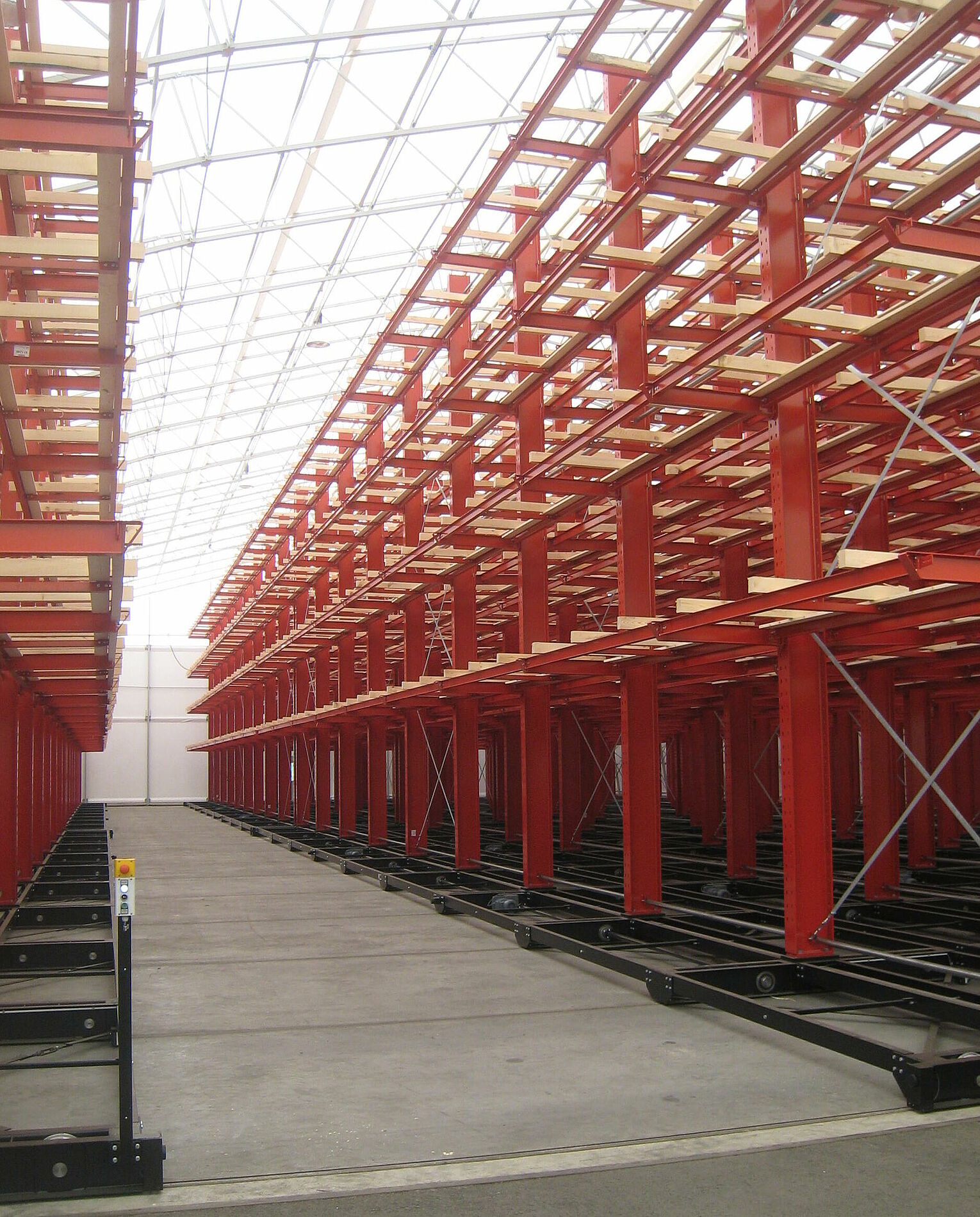 [Translate "Portugal"] Mobile cantilever racking