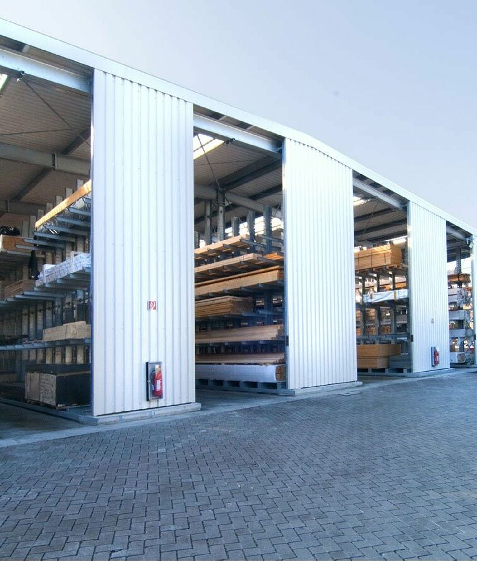 [Translate "Portugal"] Rack-clad warehouse Cantilever racking