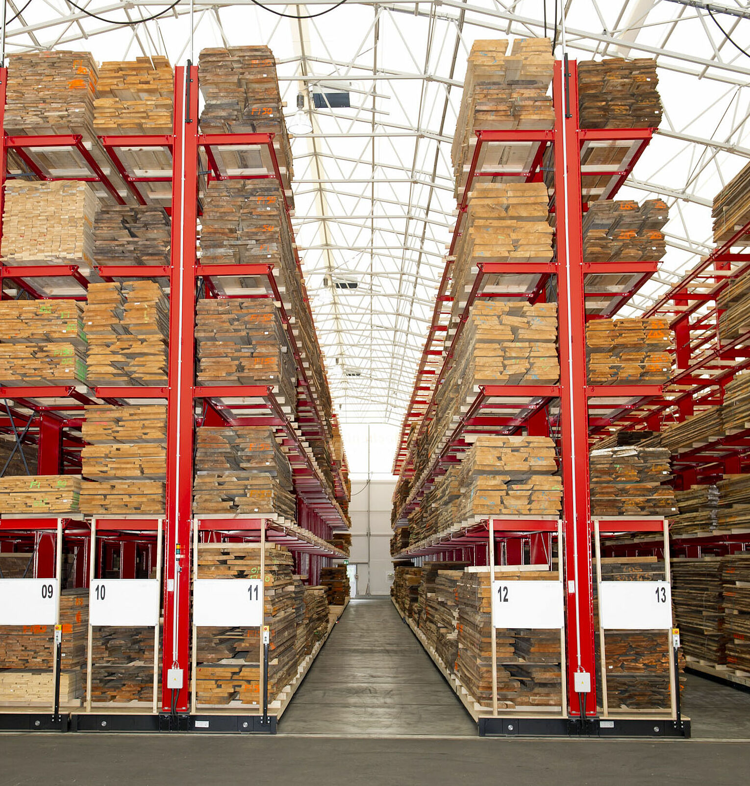 [Translate "Portugal"] Cantilever racking timber trade