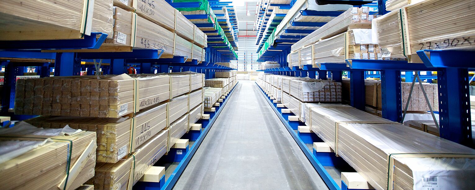 [Translate "Portugal"] Cantilever racking for narrow aisle