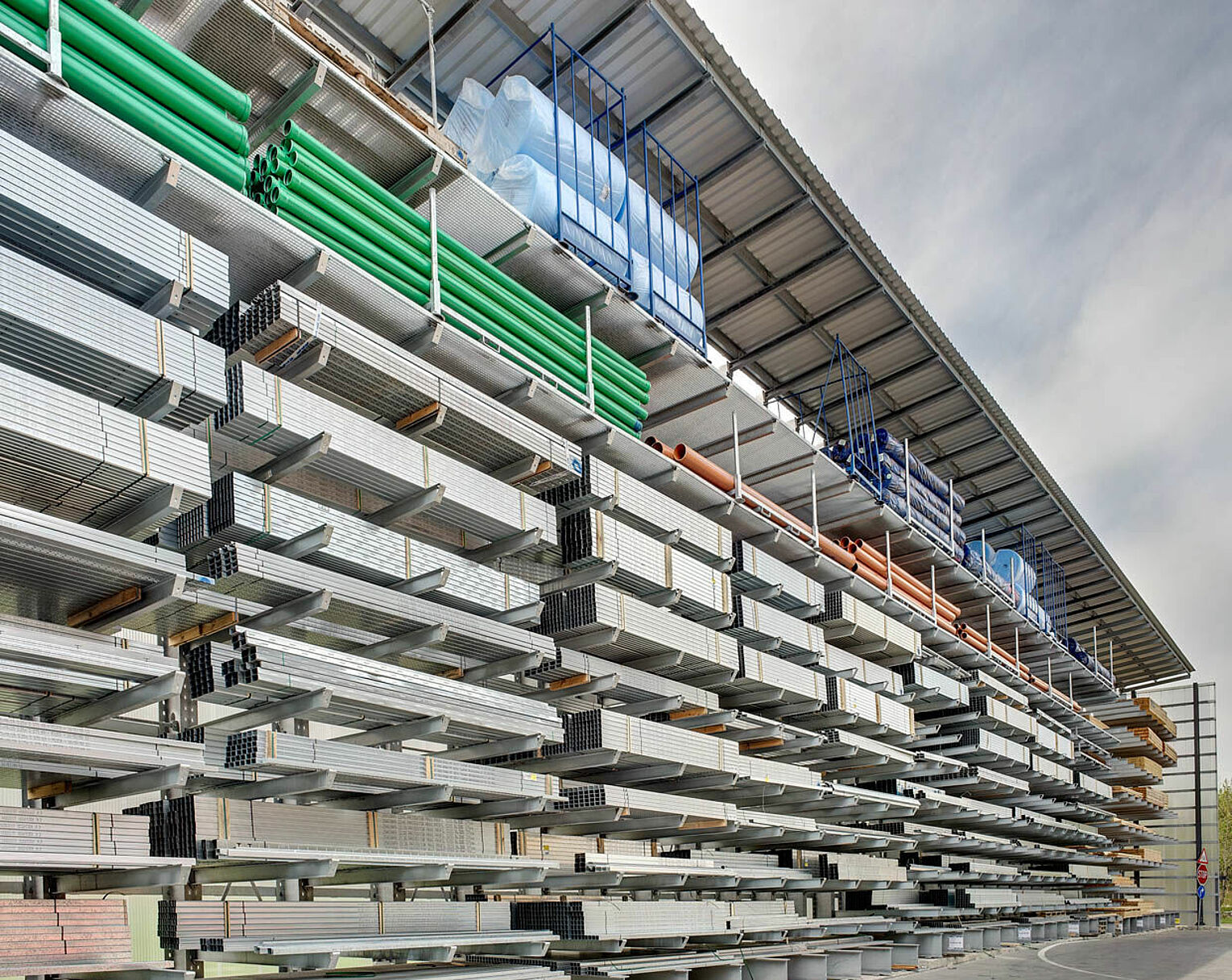 [Translate "Portugal"] Cantilever racking Yard racking