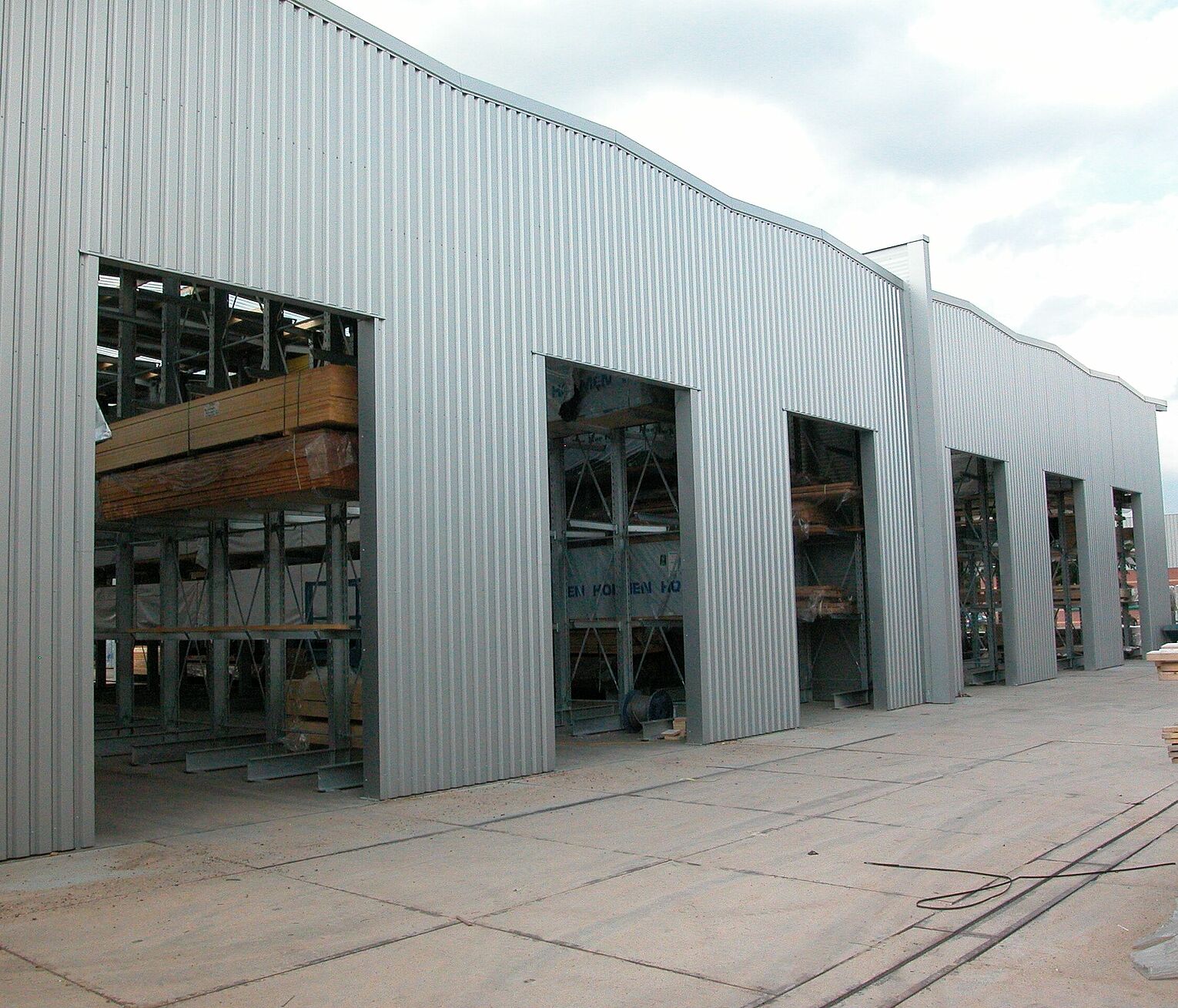 [Translate "Portugal"] Rack-clad warehouse Cantilever racking