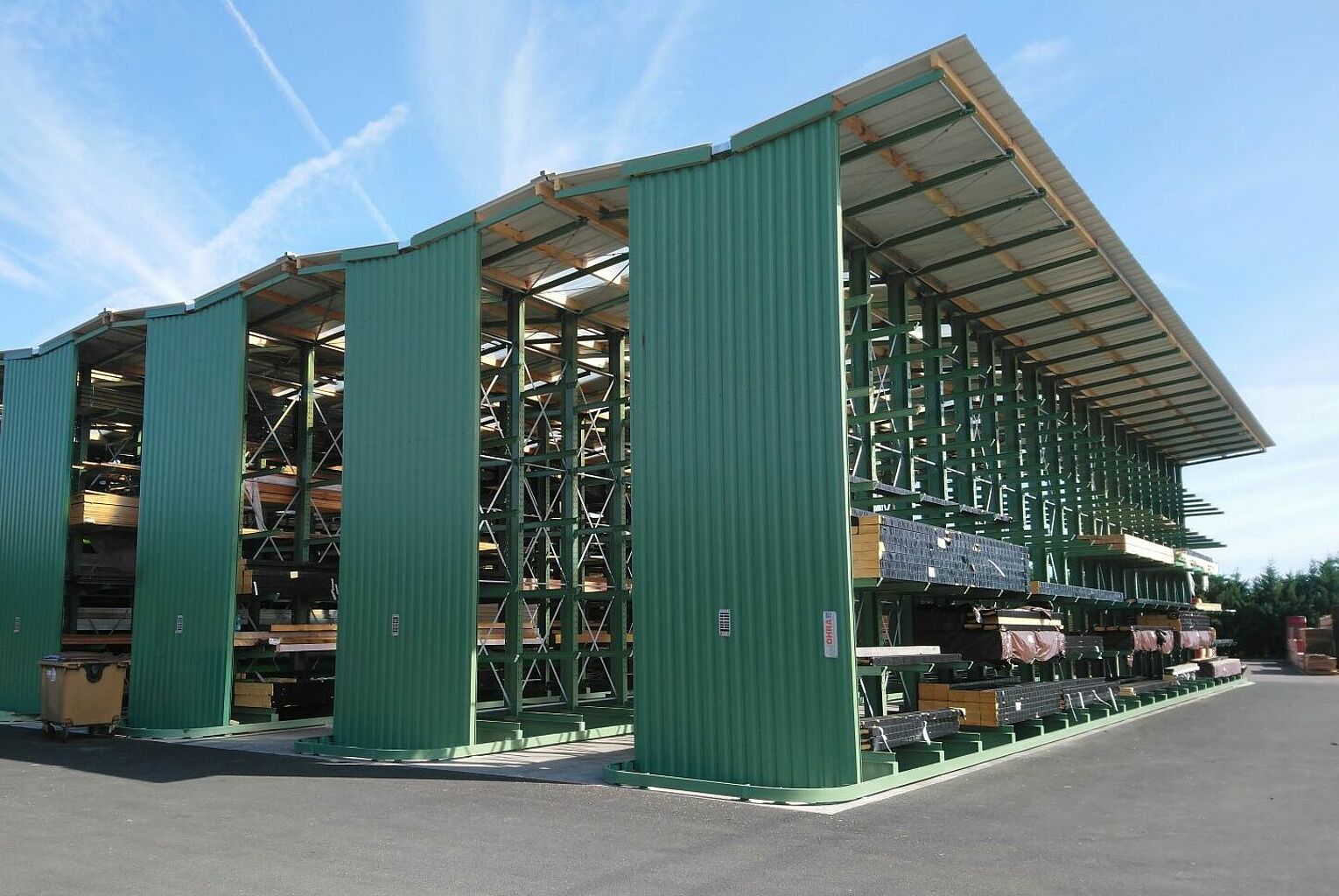 [Translate "Portugal"] Rack-clad warehouse Cantilever racking