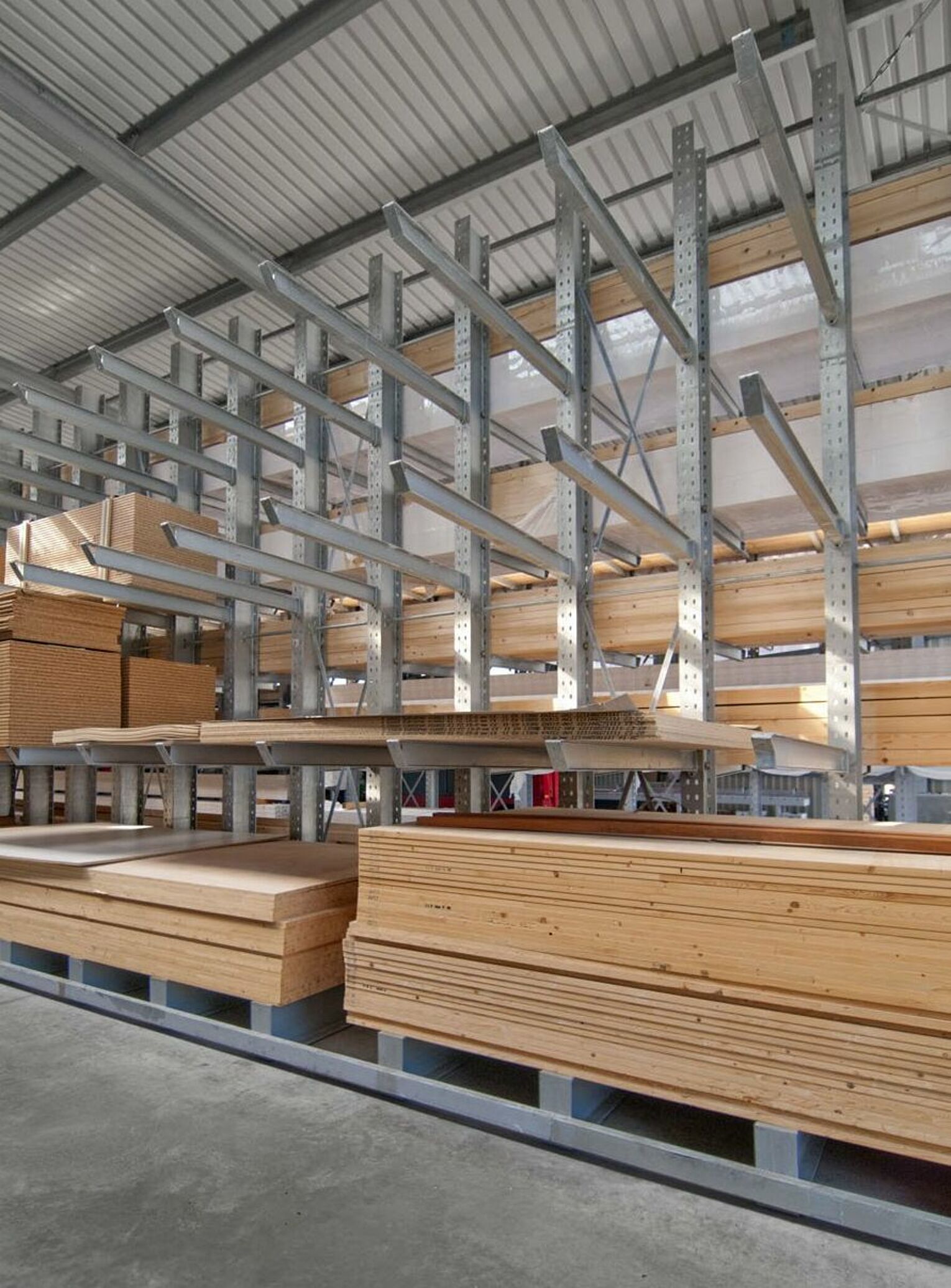 [Translate "Portugal"] Cantilever racking timber trade