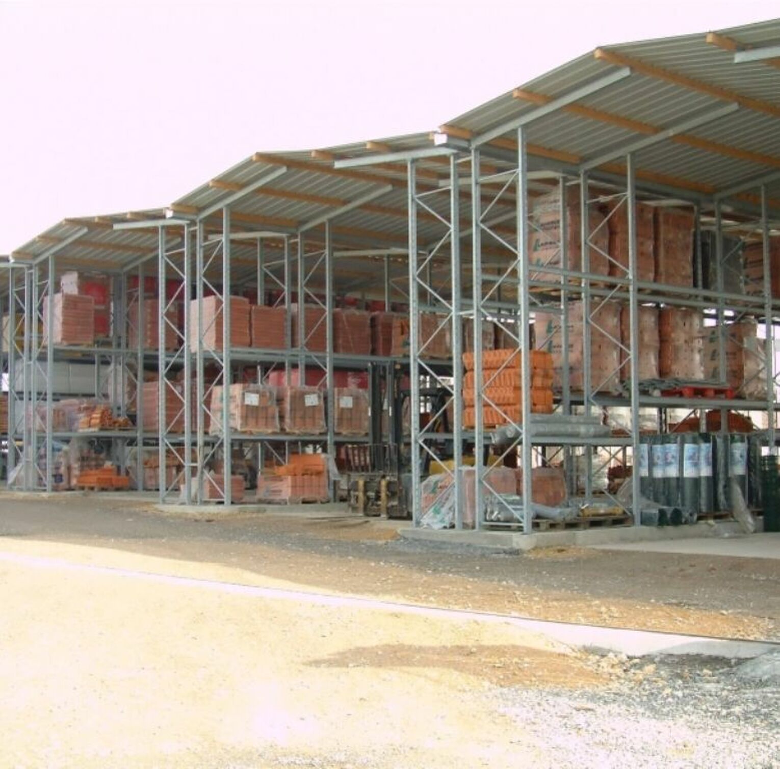 [Translate "Portugal"] Rack-clad warehouse Cantilever racking