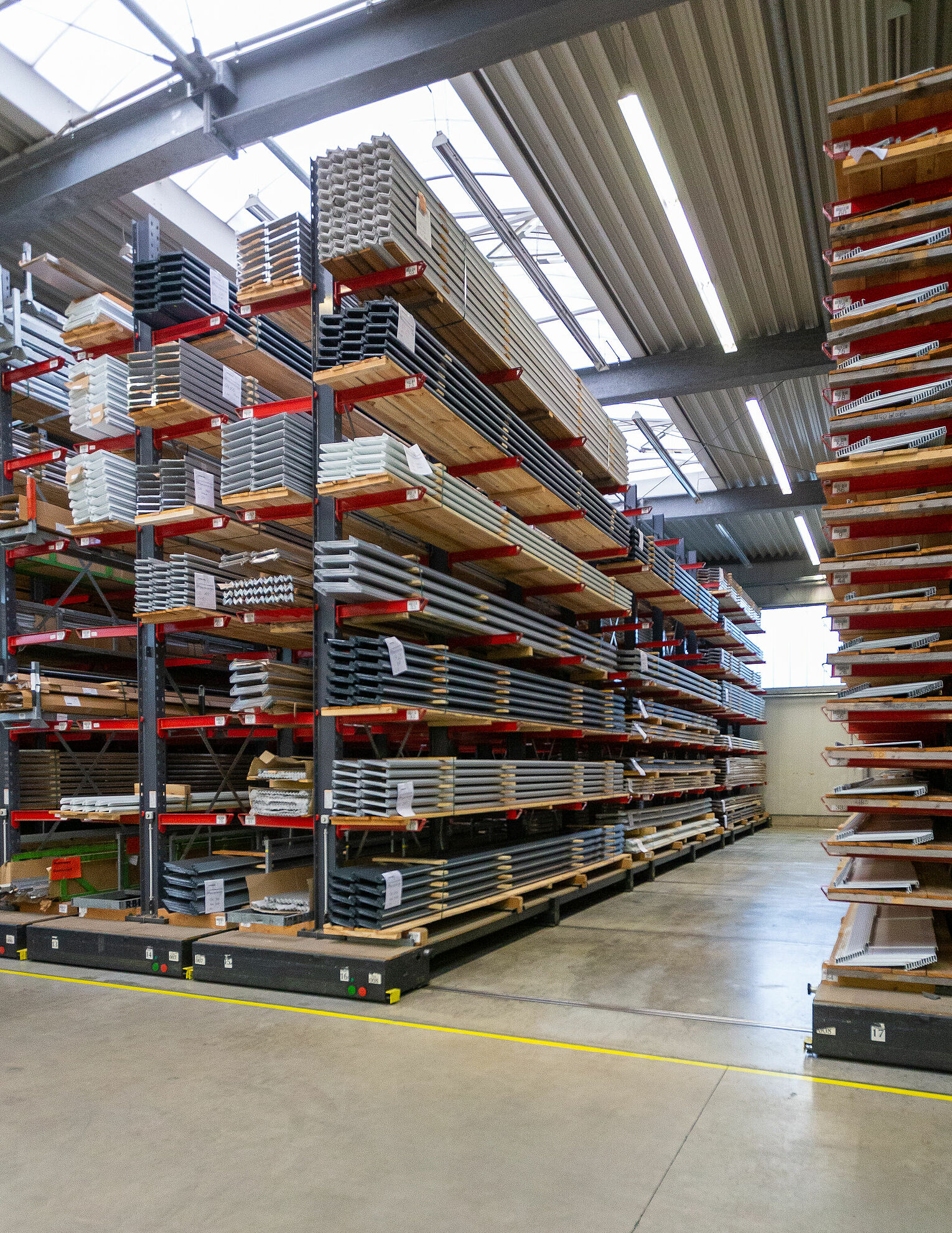 [Translate "Portugal"] Mobile cantilever racking