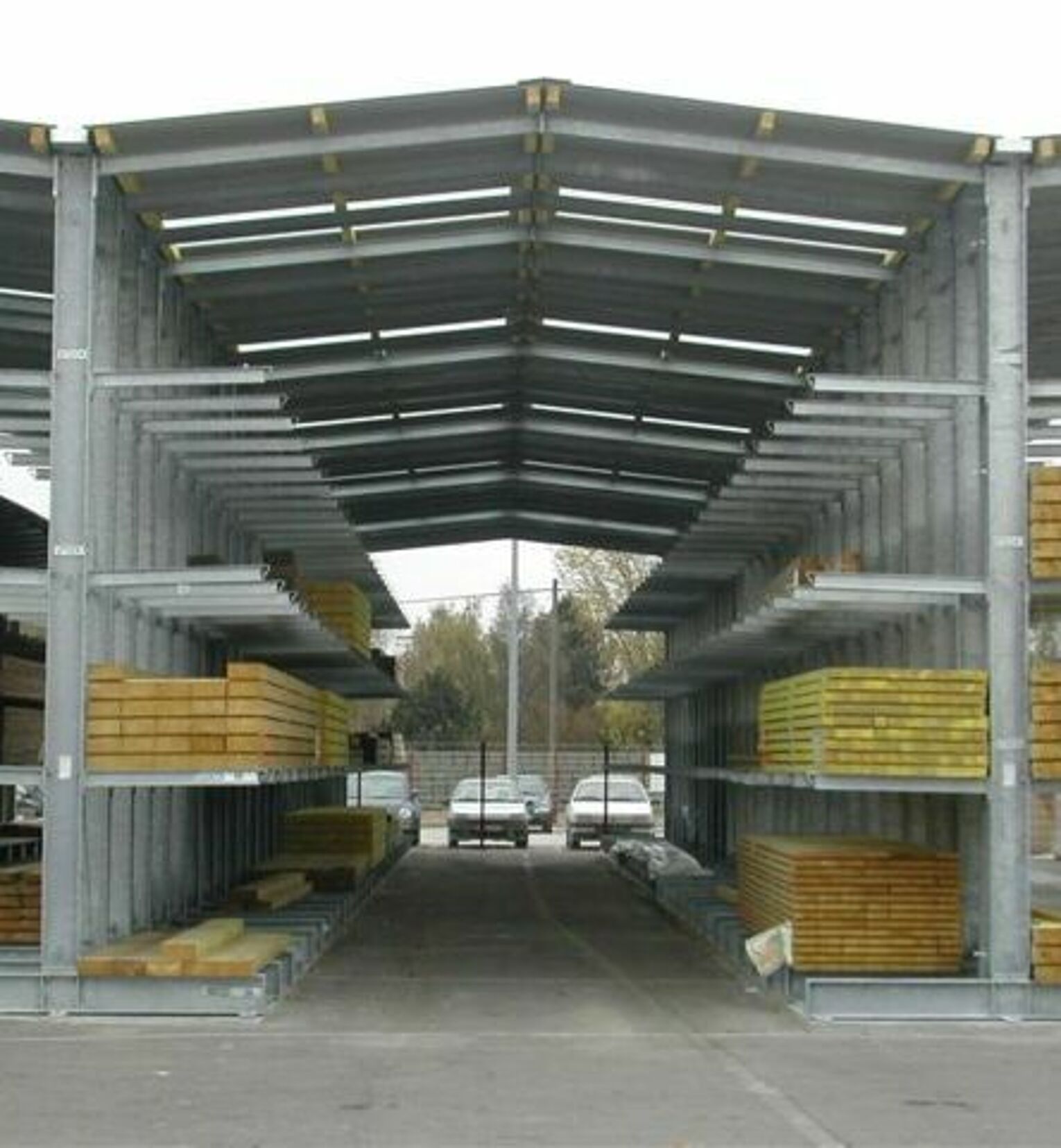 [Translate "Portugal"] Rack-clad warehouse Cantilever racking