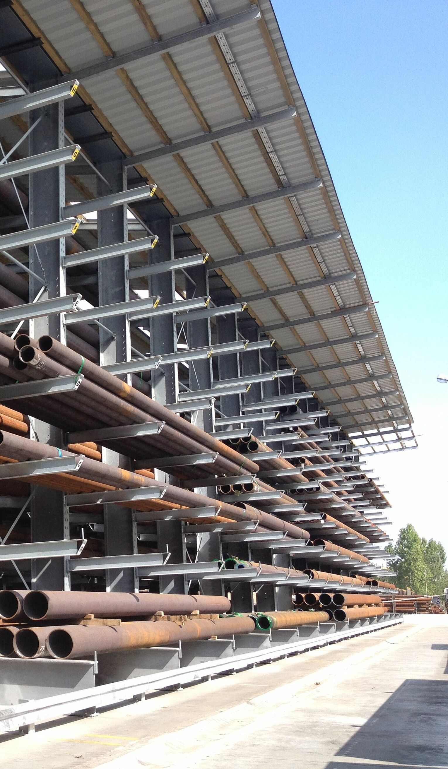 [Translate "Portugal"] Cantilever racking Yard racking