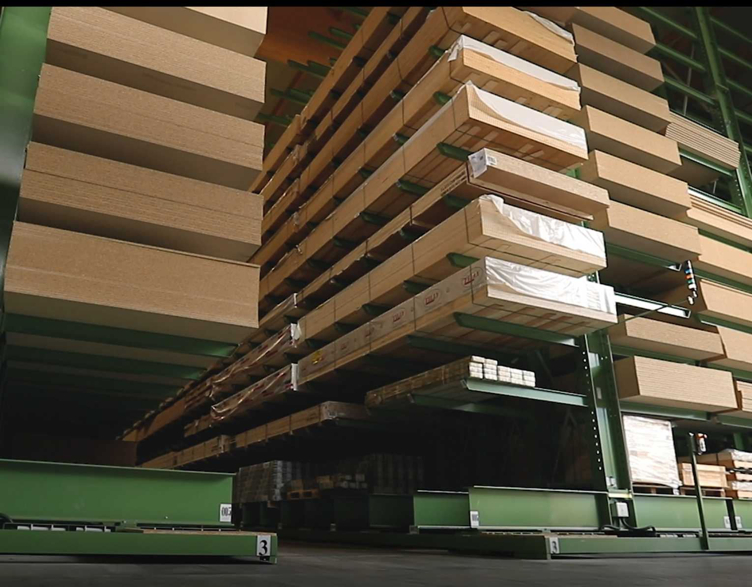 [Translate "Portugal"] Mobile cantilever racking