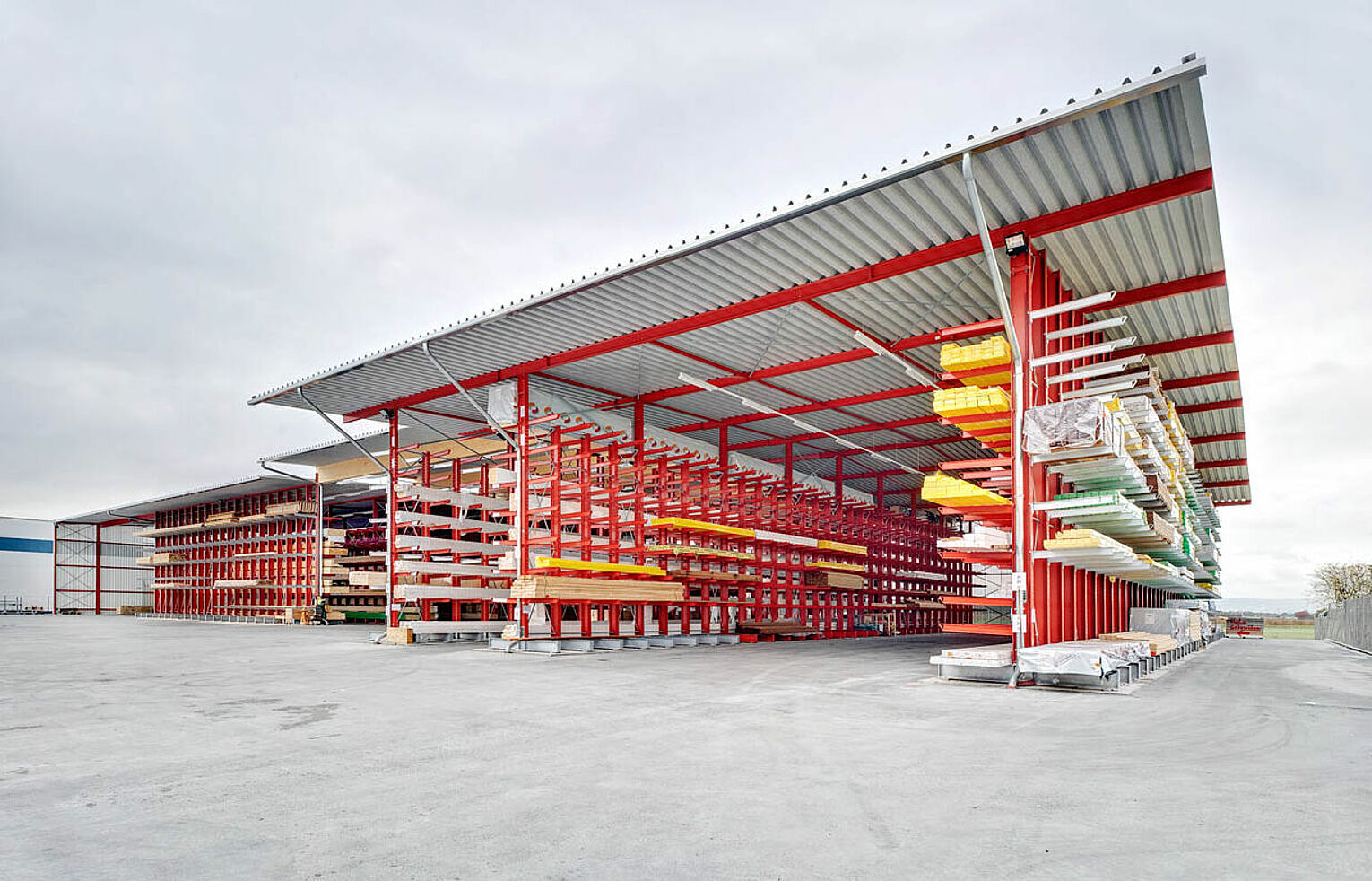 [Translate "Portugal"] Rack-clad warehouse cantilever racking