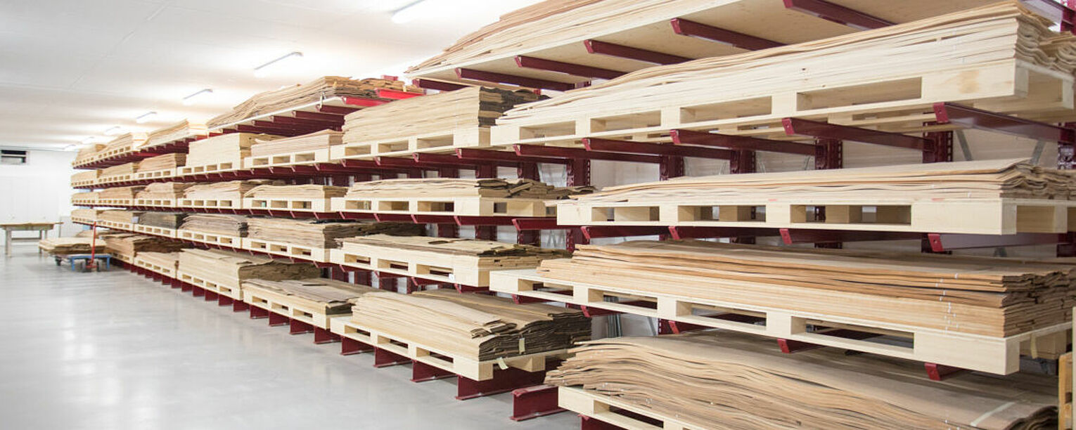 [Translate "Portugal"] Cantilever racking timber trade